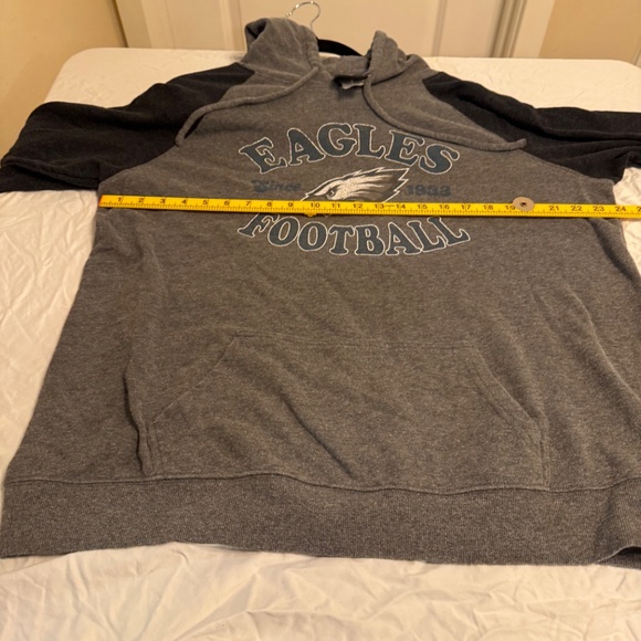 NFL Team Apparel Women’s Philadelphia Eagles Raglan Hoodie - Picture 4 of 9